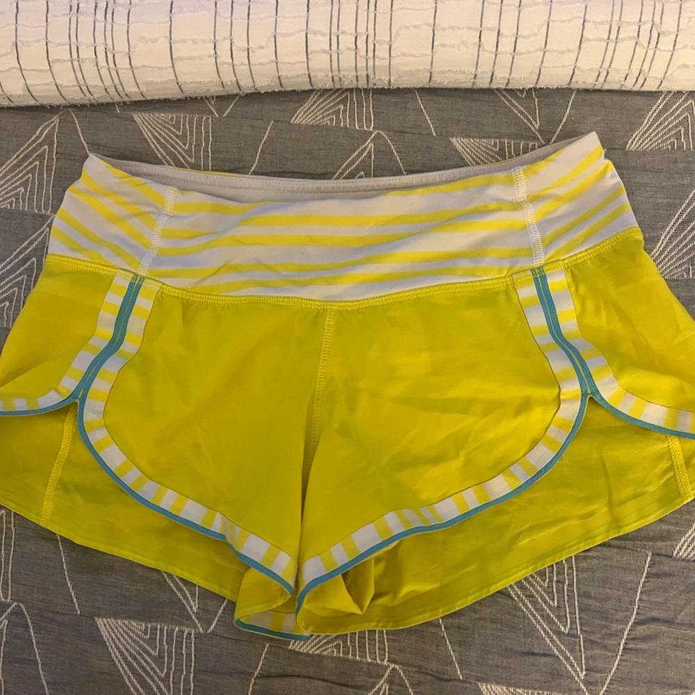 Lulu Lemon Size 4 Hotty Hot - like new - such a great color!!